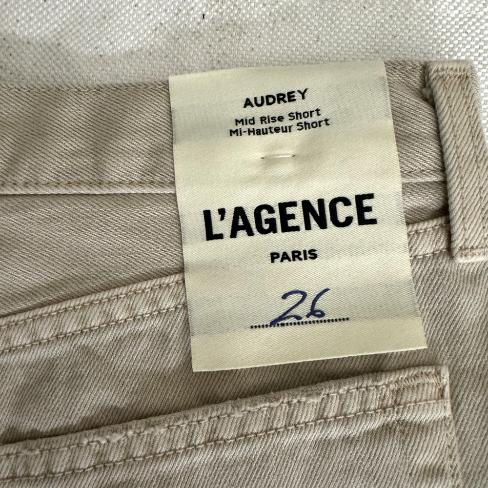 L'AGENCE Audrey Mid-Rise Shorts - Picture 12 of 13